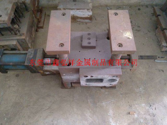 鑫弘祥重力鑄造：鑄件平板如何放置于調整？